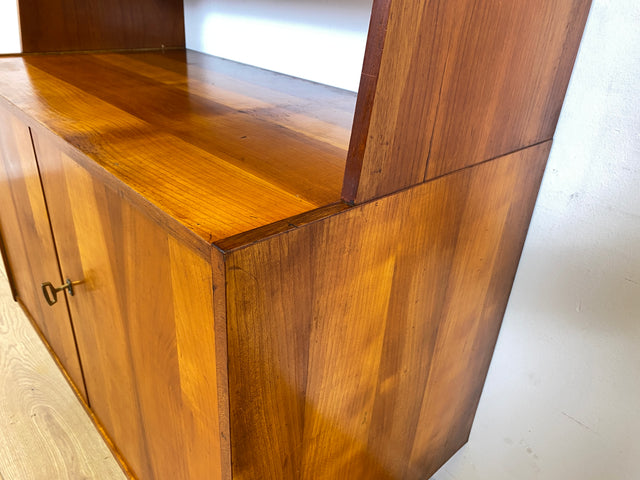 WMK # Stilvolles Mid-Century Highboard in Kirschholz mit Vitrine & zeittypischen konischen Füßen # Glasvitrine Büchervitrine Bücherschrank Bücherregal Regal Kommode Sideboard Schrank Vintage DDR 60er