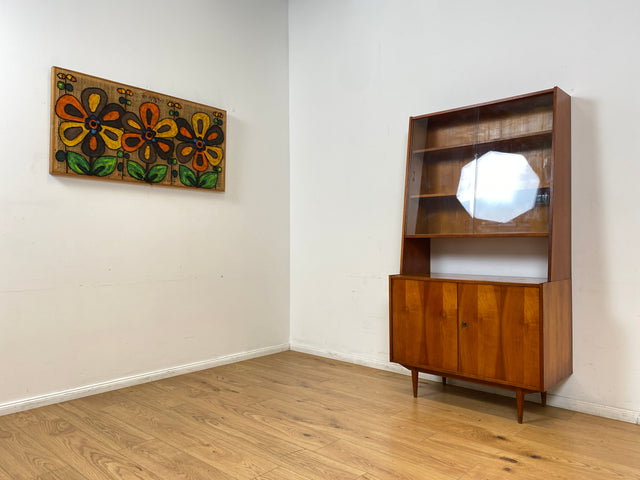 WMK # Stilvolles Mid-Century Highboard in Kirschholz mit Vitrine & zeittypischen konischen Füßen # Glasvitrine Büchervitrine Bücherschrank Bücherregal Regal Kommode Sideboard Schrank Vintage DDR 60er