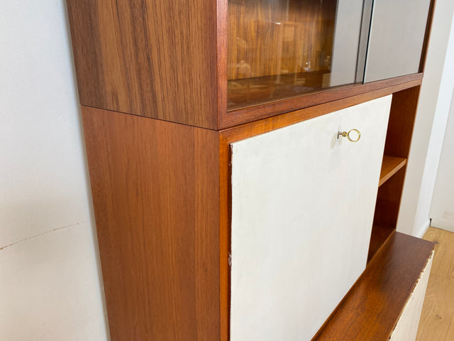WMK # Stilvolles modulares Mid-Century Highboard, Vollholz in Teak, mit späterer weißer Lackierung