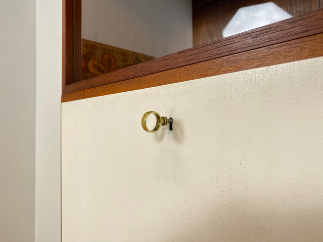 WMK # Stilvolles modulares Mid-Century Highboard, Vollholz in Teak, mit späterer weißer Lackierung