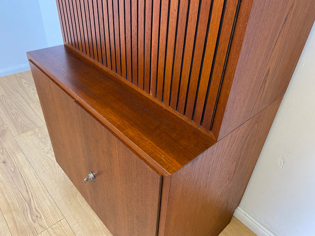WMK # Hochwertiges und sehr gut erhaltenes modulares Mid-Century Highboard, aus vollem Holz in Teak # Schrank Bücherschrank Regalwand Schrankwand Barschrank Regal Kommode Sideboard Teakholz Vintage