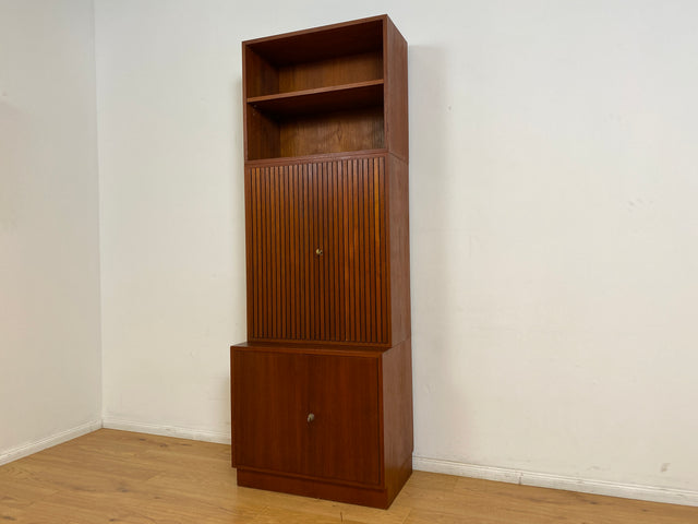 WMK # Hochwertiges und sehr gut erhaltenes modulares Mid-Century Highboard, aus vollem Holz in Teak # Schrank Bücherschrank Regalwand Schrankwand Barschrank Regal Kommode Sideboard Teakholz Vintage