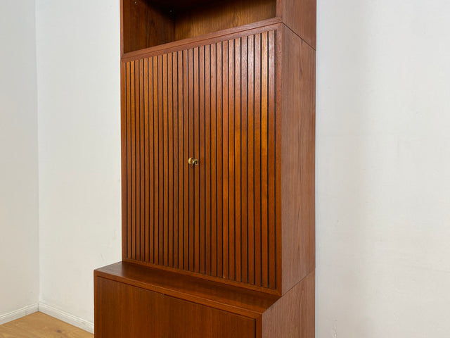 WMK # Hochwertiges und sehr gut erhaltenes modulares Mid-Century Highboard, aus vollem Holz in Teak # Schrank Bücherschrank Regalwand Schrankwand Barschrank Regal Kommode Sideboard Teakholz Vintage