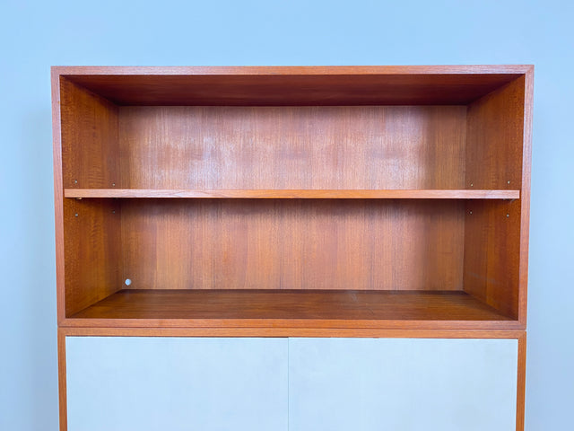 WMK # Stilvolles modulares Mid-Century Highboard, Vollholz in Teak, mit Schubladen & späterer weißer Lackierung # Schrank Bücherschrank Regalwand Schrankwand Regal Sideboard Kommode Teakholz Vintage