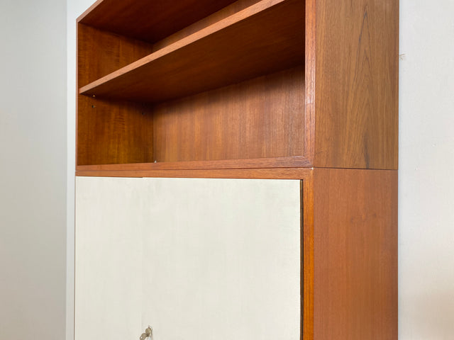 WMK # Stilvolles modulares Mid-Century Highboard, Vollholz in Teak, mit Schubladen & späterer weißer Lackierung # Schrank Bücherschrank Regalwand Schrankwand Regal Sideboard Kommode Teakholz Vintage