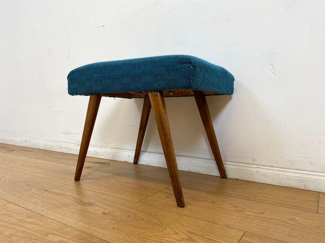 WMK # Sehr schöner und gut erhaltener Mid-Century Hocker mit konischen Füßen und blauem Originalbezug # Sitzhocker Fußhocker Schemel Taburett Sitz Bank Fußbank 50er 60er Vintage # Versand möglich