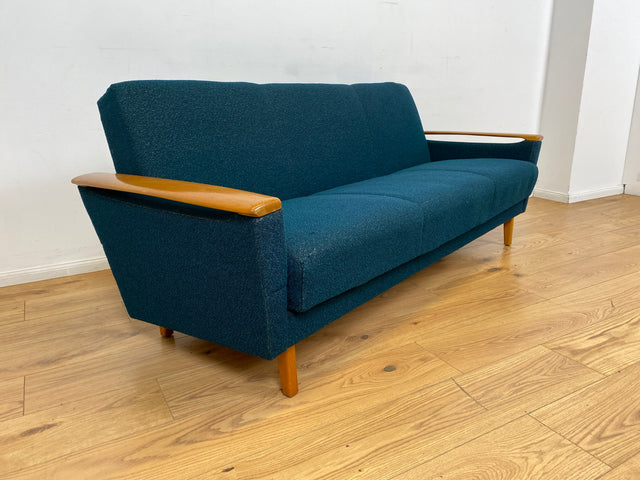 WMK I Stilvolles Mid-Century Klappsofa mit verstellb. Armlehnen, Bettwäschefach & petrol blauem Originalbezug I Sofa Couch 3-Sitzer 3er Daybed Sitzgarnitur Schlaf Klapp Retro Vintage 60er Berlin Köln