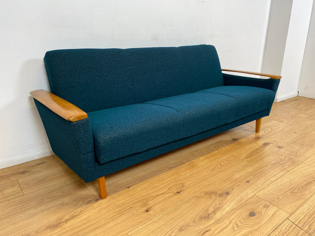 WMK I Stilvolles Mid-Century Klappsofa mit verstellb. Armlehnen, Bettwäschefach & petrol blauem Originalbezug I Sofa Couch 3-Sitzer 3er Daybed Sitzgarnitur Schlaf Klapp Retro Vintage 60er Berlin Köln