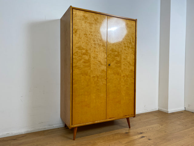 WMK # Hochwertiger & geräumiger Mid-Century Kleiderschrank von 1961, Vollholz in Birke, mit Kleiderstange # Schrank Schlafzimmerschrank Garderobe Wardrobe 60er DDR Vintage München Köln Stuttgart Kiel