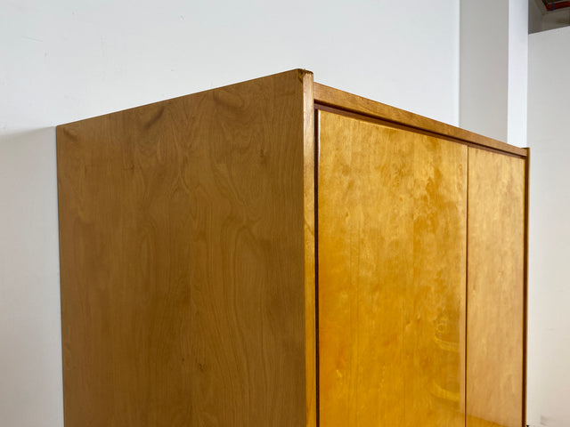 WMK # Hochwertiger & geräumiger Mid-Century Kleiderschrank von 1961, Vollholz in Birke, mit Kleiderstange # Schrank Schlafzimmerschrank Garderobe Wardrobe 60er DDR Vintage München Köln Stuttgart Kiel