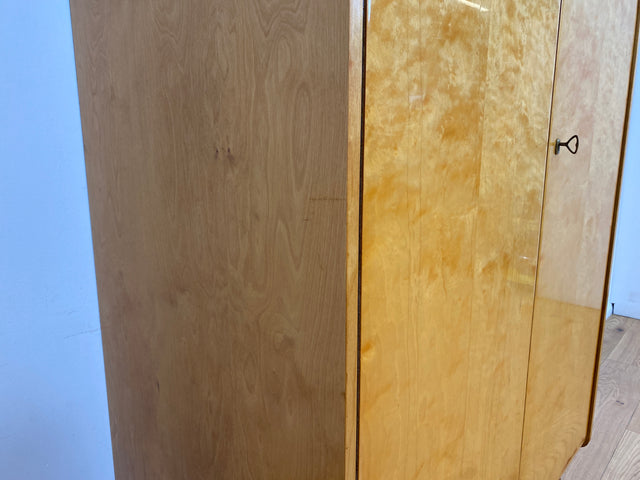 WMK # Hochwertiger & geräumiger Mid-Century Kleiderschrank von 1961, Vollholz in Birke, mit Kleiderstange # Schrank Schlafzimmerschrank Garderobe Wardrobe 60er DDR Vintage München Köln Stuttgart Kiel