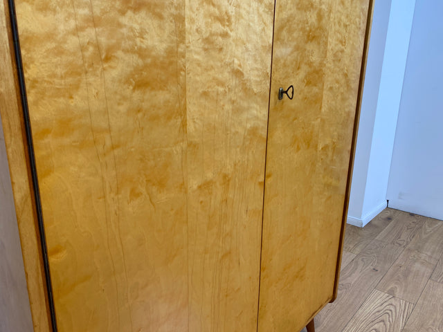 WMK # Hochwertiger & geräumiger Mid-Century Kleiderschrank von 1961, Vollholz in Birke, mit Kleiderstange # Schrank Schlafzimmerschrank Garderobe Wardrobe 60er DDR Vintage München Köln Stuttgart Kiel