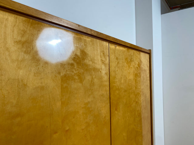 WMK # Hochwertiger & geräumiger Mid-Century Kleiderschrank von 1961, Vollholz in Birke, mit Kleiderstange # Schrank Schlafzimmerschrank Garderobe Wardrobe 60er DDR Vintage München Köln Stuttgart Kiel