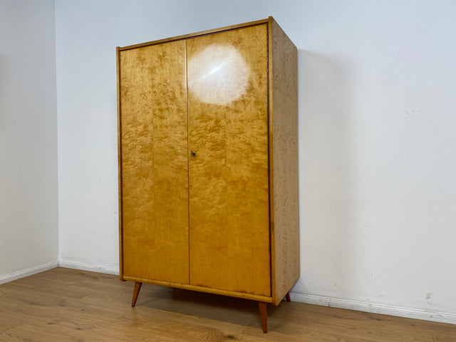 WMK # Hochwertiger & geräumiger Mid-Century Kleiderschrank von 1961, Vollholz in Birke, mit Kleiderstange # Schrank Schlafzimmerschrank Garderobe Wardrobe 60er DDR Vintage München Köln Stuttgart Kiel