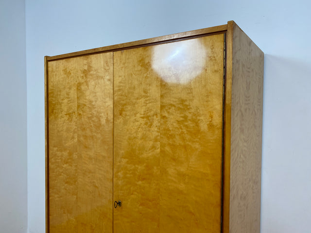 WMK # Hochwertiger & geräumiger Mid-Century Kleiderschrank von 1961, Vollholz in Birke, mit Kleiderstange # Schrank Schlafzimmerschrank Garderobe Wardrobe 60er DDR Vintage München Köln Stuttgart Kiel