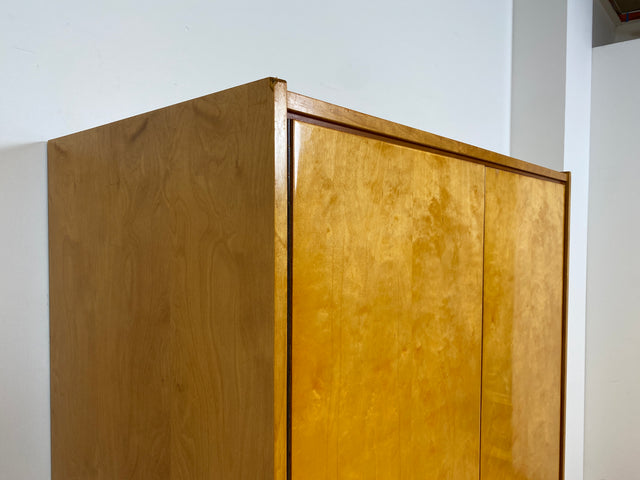 WMK # Hochwertiger & geräumiger Mid-Century Kleiderschrank von 1961, Vollholz in Birke, mit Kleiderstange # Schrank Schlafzimmerschrank Garderobe Wardrobe 60er DDR Vintage München Köln Stuttgart Kiel
