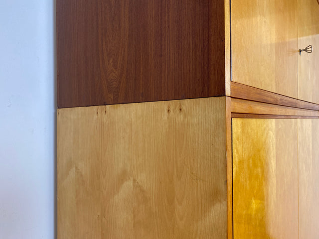 WMK # Raumaufhellender und gut erhaltener Mid-Century Kleiderschrank aus 1964 in Buche und Birke mit Aufsatz # Schrank Wäscheschrank Wardrobe Schlafzimmerschrank Aufsatzschrank DDR Vintage 60er Retro