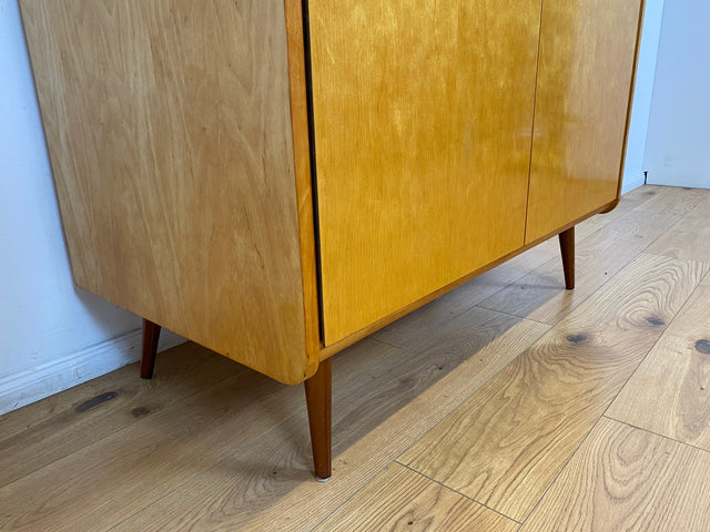 WMK # Raumaufhellender und gut erhaltener Mid-Century Kleiderschrank aus 1964 in Buche und Birke mit Aufsatz # Schrank Wäscheschrank Wardrobe Schlafzimmerschrank Aufsatzschrank DDR Vintage 60er Retro