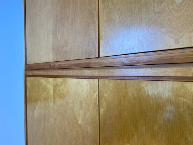 WMK # Raumaufhellender und gut erhaltener Mid-Century Kleiderschrank aus 1964 in Buche und Birke mit Aufsatz # Schrank Wäscheschrank Wardrobe Schlafzimmerschrank Aufsatzschrank DDR Vintage 60er Retro