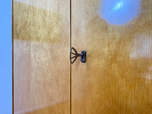 WMK # Raumaufhellender und gut erhaltener Mid-Century Kleiderschrank aus 1964 in Buche und Birke mit Aufsatz # Schrank Wäscheschrank Wardrobe Schlafzimmerschrank Aufsatzschrank DDR Vintage 60er Retro