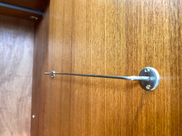 WMK Stilvoller und hochwertiger Mid-Century Kleiderschrank aus vollem Holz mit Kleiderstange und Regalböden # Schrank Schlafzimmerschrank Wardrobe Wäscheschrank Garderobe Flurschrank Vintage 50er 60er