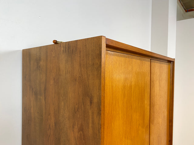 WMK Stilvoller und hochwertiger Mid-Century Kleiderschrank aus vollem Holz mit Kleiderstange und Regalböden # Schrank Schlafzimmerschrank Wardrobe Wäscheschrank Garderobe Flurschrank Vintage 50er 60er