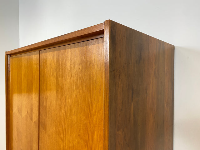 WMK Stilvoller und hochwertiger Mid-Century Kleiderschrank aus vollem Holz mit Kleiderstange und Regalböden # Schrank Schlafzimmerschrank Wardrobe Wäscheschrank Garderobe Flurschrank Vintage 50er 60er