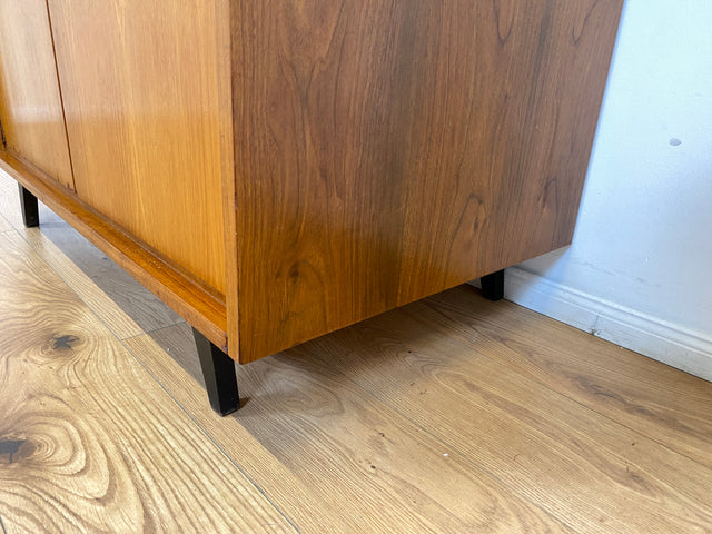 WMK Stilvoller und hochwertiger Mid-Century Kleiderschrank aus vollem Holz mit Kleiderstange und Regalböden # Schrank Schlafzimmerschrank Wardrobe Wäscheschrank Garderobe Flurschrank Vintage 50er 60er