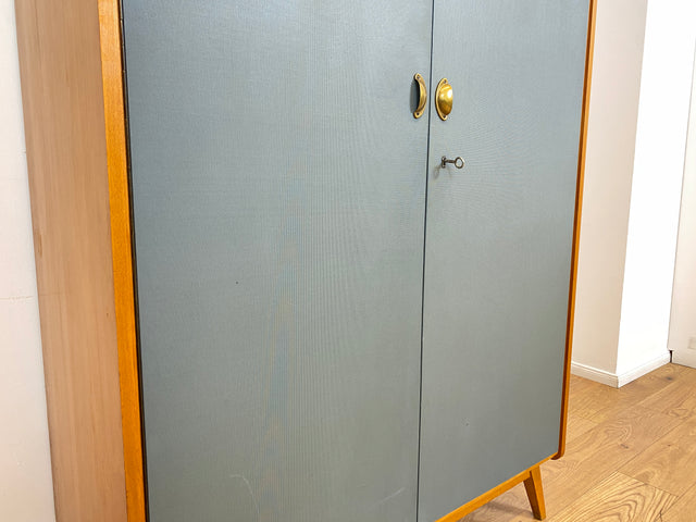 WMK # Hochwertiger & gut erhaltener Mid-Century Kleiderschrank aus vollem Holz in Blau, aus 1959, baugleich mit VEB Hellerau # Schrank Schlafzimmerschrank Wäscheschrank Wardrobe Vintage Esche DDR 50er