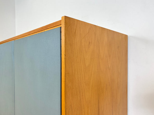 WMK # Hochwertiger & gut erhaltener Mid-Century Kleiderschrank aus vollem Holz in Blau, aus 1959, baugleich mit VEB Hellerau # Schrank Schlafzimmerschrank Wäscheschrank Wardrobe Vintage Esche DDR 50er