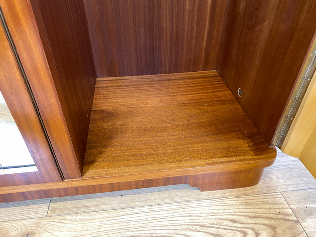 WMK I Stilvoller und sehr gut erhaltener Mid-Century Kleiderschrank aus vollem Holz mit Spiegel Türen und Schubladen I Schrank Wäsche Schlafzimmer Wardrobe 50er 60er Vintage Düsseldorf Dresden München