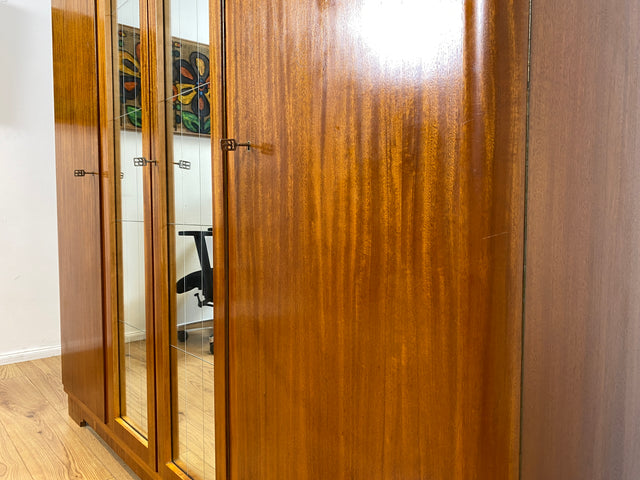 WMK I Stilvoller und sehr gut erhaltener Mid-Century Kleiderschrank aus vollem Holz mit Spiegel Türen und Schubladen I Schrank Wäsche Schlafzimmer Wardrobe 50er 60er Vintage Düsseldorf Dresden München