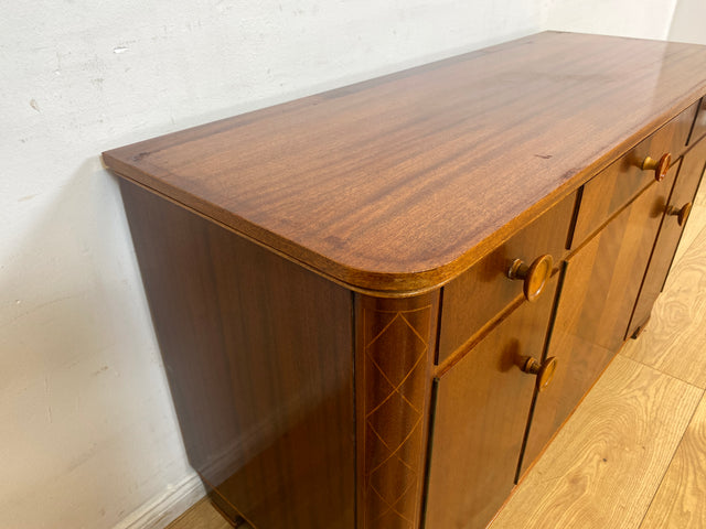 WMK I Formschöne und gut erhaltene Mid-Century Kommode aus vollem Holz mit Schubladen und Intarsien I Sideboard Schrank Wäschekommode Schuhkommode TV Lowboard 60er Vintage Berlin Homburg Frankfurt