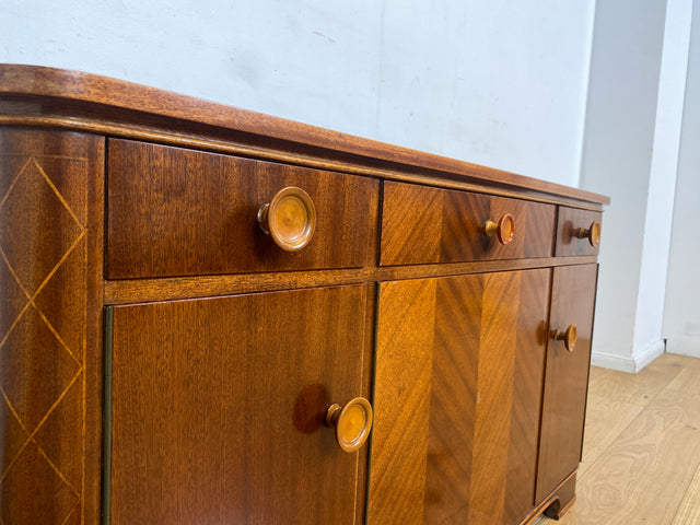 WMK I Formschöne und gut erhaltene Mid-Century Kommode aus vollem Holz mit Schubladen und Intarsien I Sideboard Schrank Wäschekommode Schuhkommode TV Lowboard 60er Vintage Berlin Homburg Frankfurt
