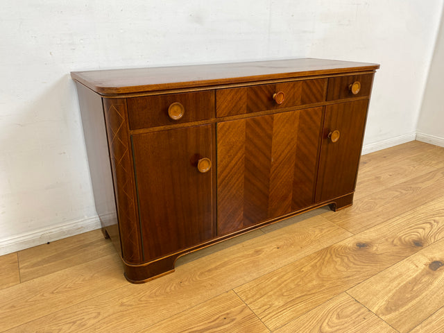 WMK I Formschöne und gut erhaltene Mid-Century Kommode aus vollem Holz mit Schubladen und Intarsien I Sideboard Schrank Wäschekommode Schuhkommode TV Lowboard 60er Vintage Berlin Homburg Frankfurt