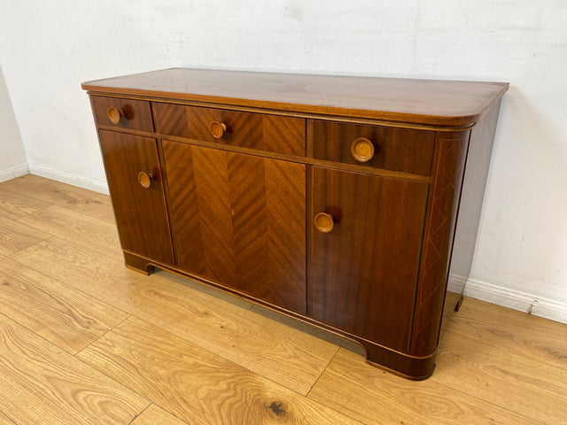 WMK I Formschöne und gut erhaltene Mid-Century Kommode aus vollem Holz mit Schubladen und Intarsien I Sideboard Schrank Wäschekommode Schuhkommode TV Lowboard 60er Vintage Berlin Homburg Frankfurt