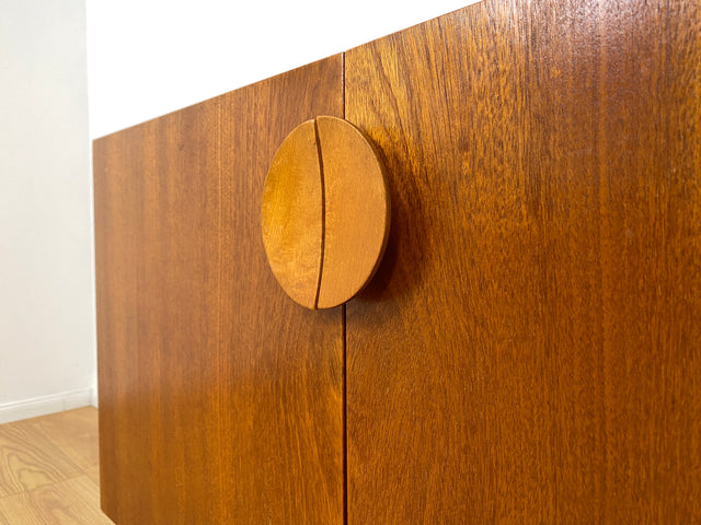 WMK # Stilvolle und gut erhaltene kleine Mid-Century Kommode in Teakholz mit Schublade und schönem Holzgriff # Schrank Sideboard TV-Lowboard Flurkommode Schuhschrank Fernsehschrank Vintage DDR Berlin