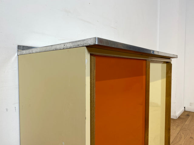 WMK I Freundlicher Mid-Century Küchenschrank mit Schiebetüren und pflegeleichter Resopal Oberfläche I Küche Küchenkommode Küchenunterschrank Kommode Retro Vintage 50er 60er I Berlin Leipzig Hannover