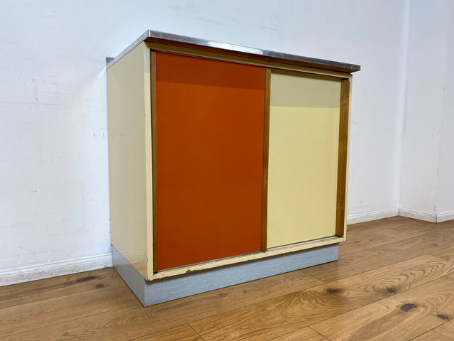 WMK I Freundlicher Mid-Century Küchenschrank mit Schiebetüren und pflegeleichter Resopal Oberfläche I Küche Küchenkommode Küchenunterschrank Kommode Retro Vintage 50er 60er I Berlin Leipzig Hannover