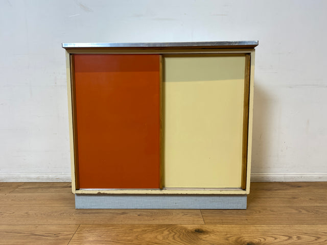 WMK I Freundlicher Mid-Century Küchenschrank mit Schiebetüren und pflegeleichter Resopal Oberfläche I Küche Küchenkommode Küchenunterschrank Kommode Retro Vintage 50er 60er I Berlin Leipzig Hannover