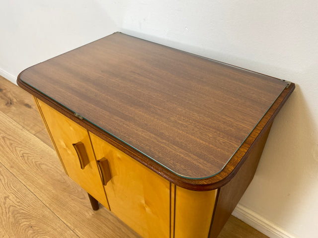 WMK 1/2 Formschöner & sehr gut erhaltener Mid-Century Nachttisch Modell Dominia mit abnehm. Glasauflage # Nachtschrank Nachtschränkchen Nachtkommode Beistelltisch Kommode Rockabilly Vintage 50er 60er