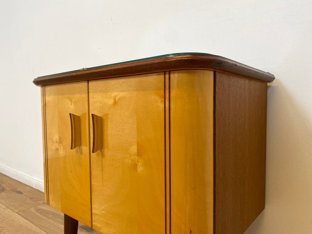 WMK 1/2 Formschöner & sehr gut erhaltener Mid-Century Nachttisch Modell Dominia mit abnehm. Glasauflage # Nachtschrank Nachtschränkchen Nachtkommode Beistelltisch Kommode Rockabilly Vintage 50er 60er