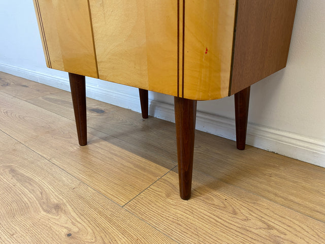 WMK 1/2 Formschöner & sehr gut erhaltener Mid-Century Nachttisch Modell Dominia mit abnehm. Glasauflage # Nachtschrank Nachtschränkchen Nachtkommode Beistelltisch Kommode Rockabilly Vintage 50er 60er
