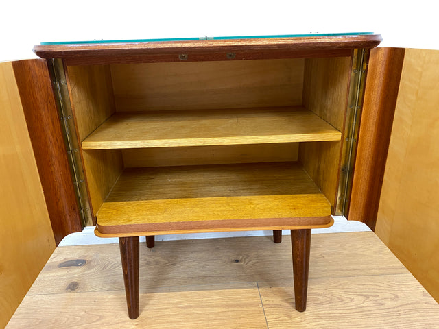 WMK 1/2 Formschöner & sehr gut erhaltener Mid-Century Nachttisch Modell Dominia mit abnehm. Glasauflage # Nachtschrank Nachtschränkchen Nachtkommode Beistelltisch Kommode Rockabilly Vintage 50er 60er