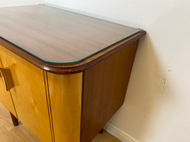 WMK 1/2 Formschöner & sehr gut erhaltener Mid-Century Nachttisch Modell Dominia mit abnehm. Glasauflage # Nachtschrank Nachtschränkchen Nachtkommode Beistelltisch Kommode Rockabilly Vintage 50er 60er