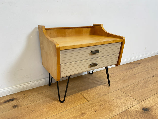 WMK # 1/2 Schöner & gut erhaltener Mid-Century Nachttisch mit Schubladen & schwarzen Hairpin Metallfüßen # Nachtschrank Nachtkommode Nachtschränkchen Bedside Table Kommode Vintage DDR 50er 60er Berlin
