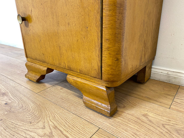WMK Schöner Mid-Century Nachttisch aus vollem Holz mit Schublade und Messinggriffen