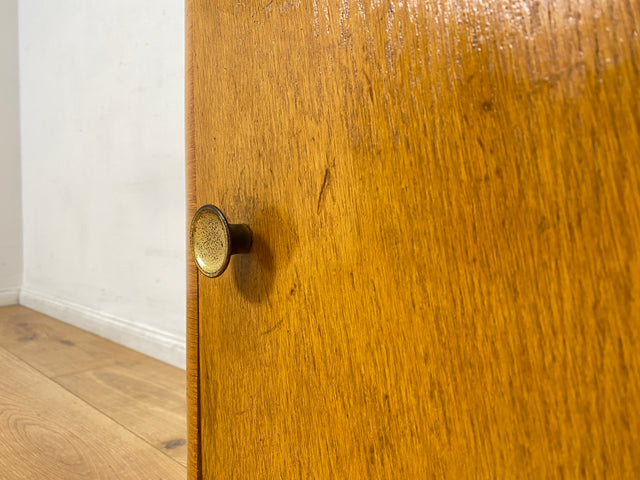 WMK Schöner Mid-Century Nachttisch aus vollem Holz mit Schublade und Messinggriffen