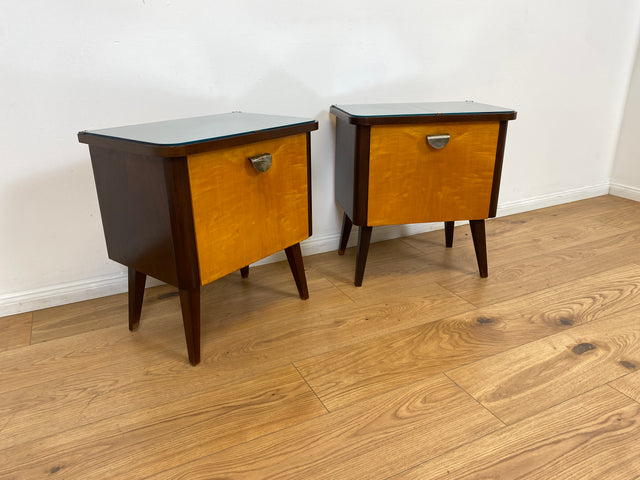 WMK # 1/2 Formschöner und gut erhaltener Mid-Century Nachttisch mit original Messinggriff & Glasauflage # Nachtschrank Nachtschränkchen Nachtkommode Beistelltisch Kommode Vintage 50er 60er Rockabilly
