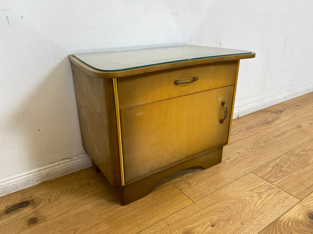 WMK I 1/2 Formschöner Mid-Century Nachttisch mit Schublade & Messinggriffen